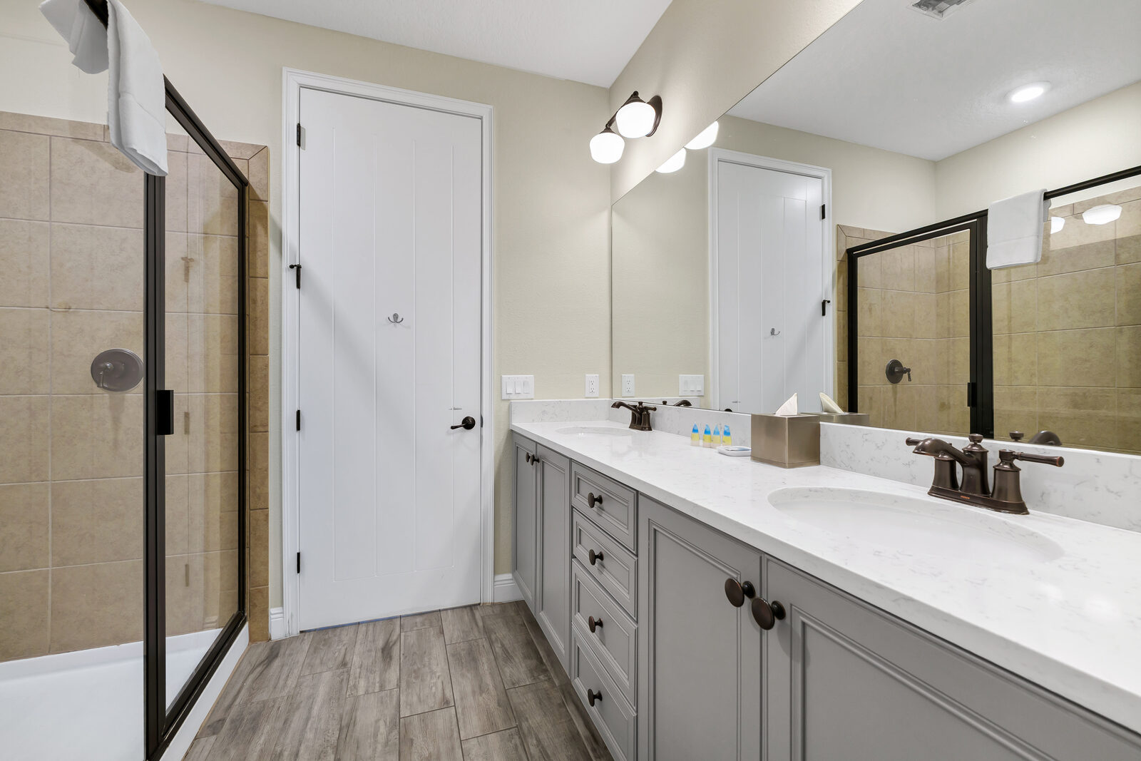 En suite bath with walk-in shower