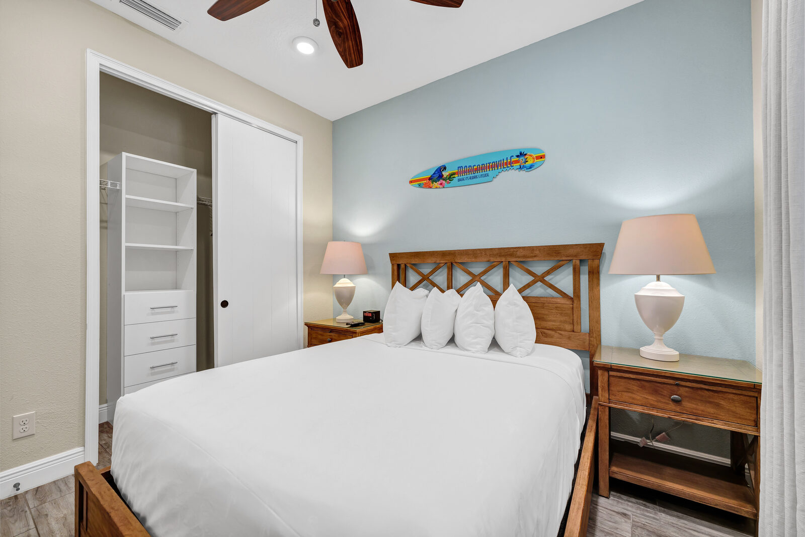 Queen bedroom with closet
